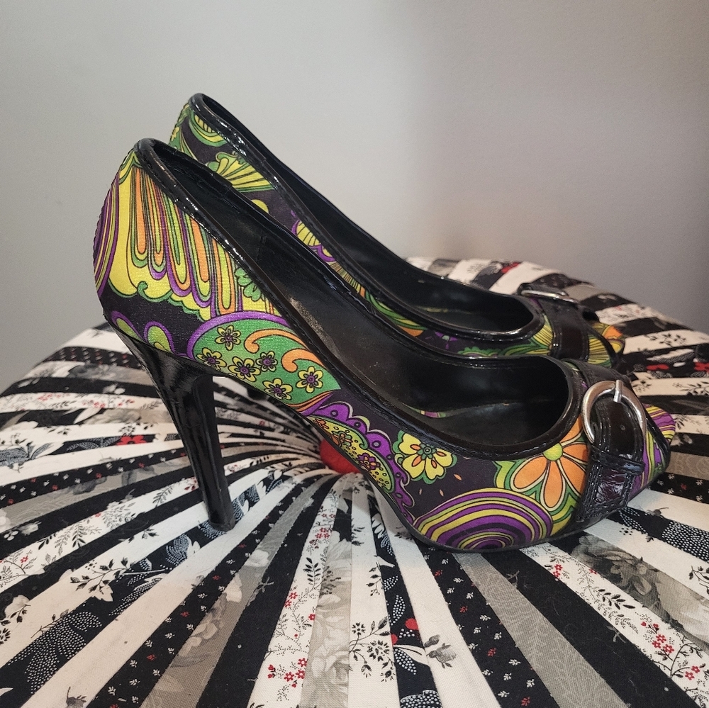 Sarah Jayne heels fits size 7.5 ladies